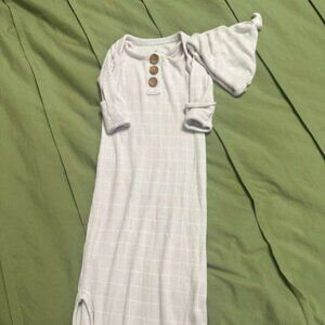 Caden Lane Squares Bamboo Waffle Newborn Baby Knot Gown & Hat Set (EUC)